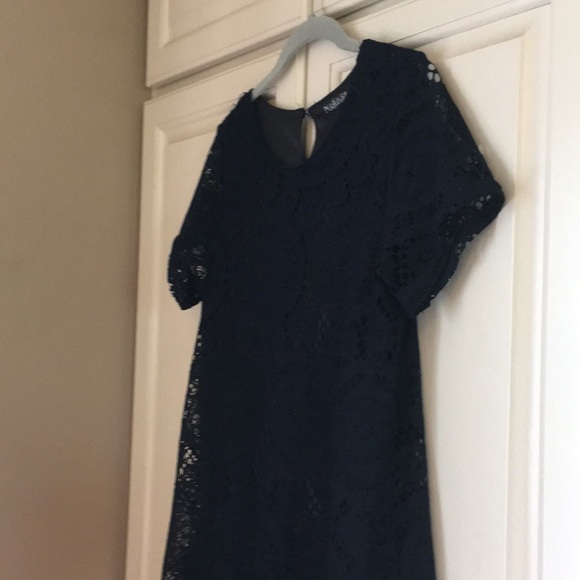 Super cute lace tunic! - Picture 1 of 4